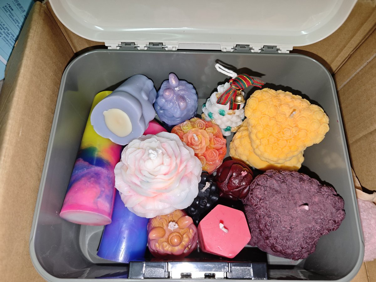 在宿舍的一箱蜡烛🤣🤣🤣