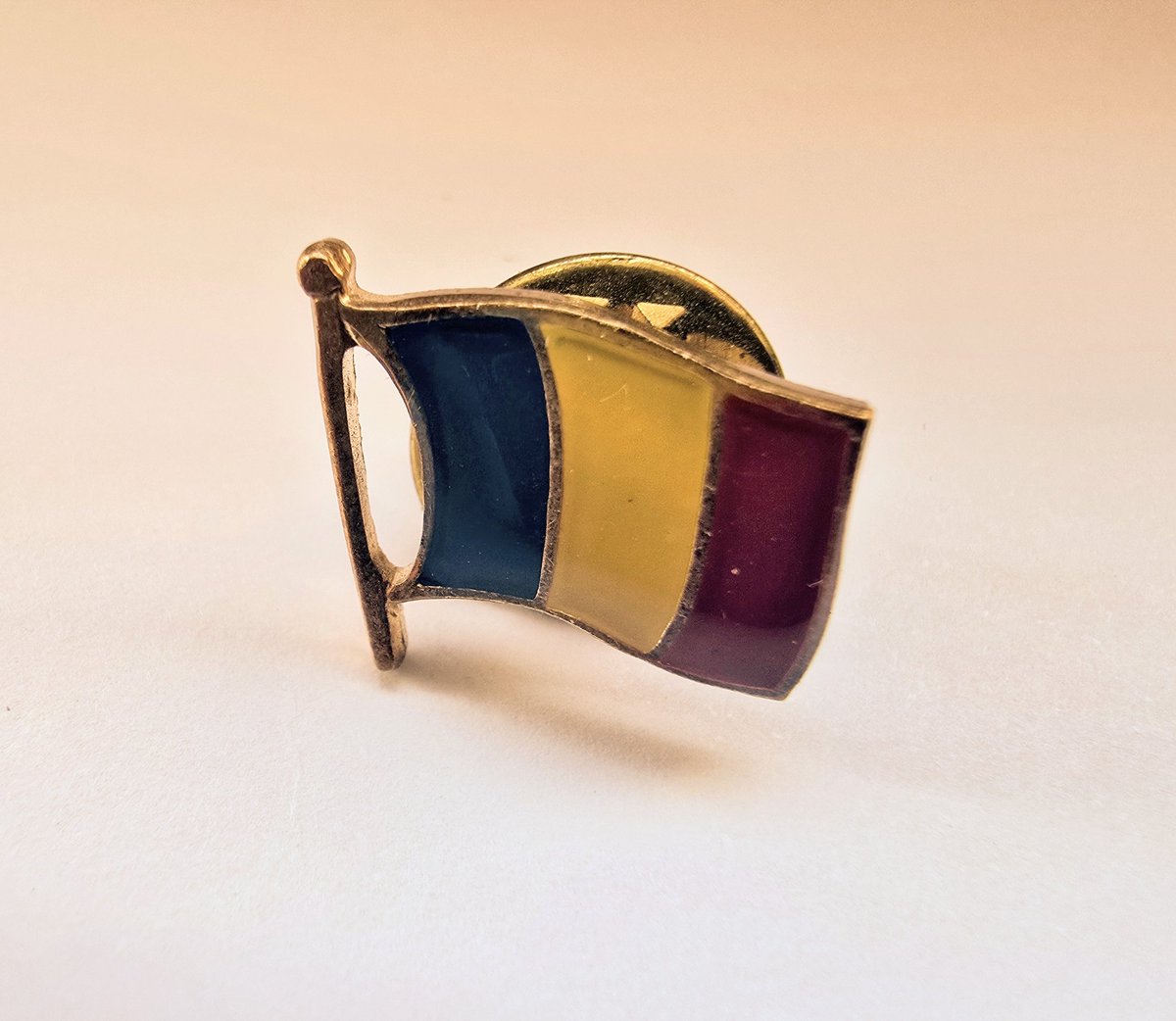 In cele mai complicate negocieri diplomatice am purtat la piept, cu mândrie, Tricolorul. 
La mulți ani, Drapelului Național! 🇹🇩
#ZiuaDrapeluluiNational