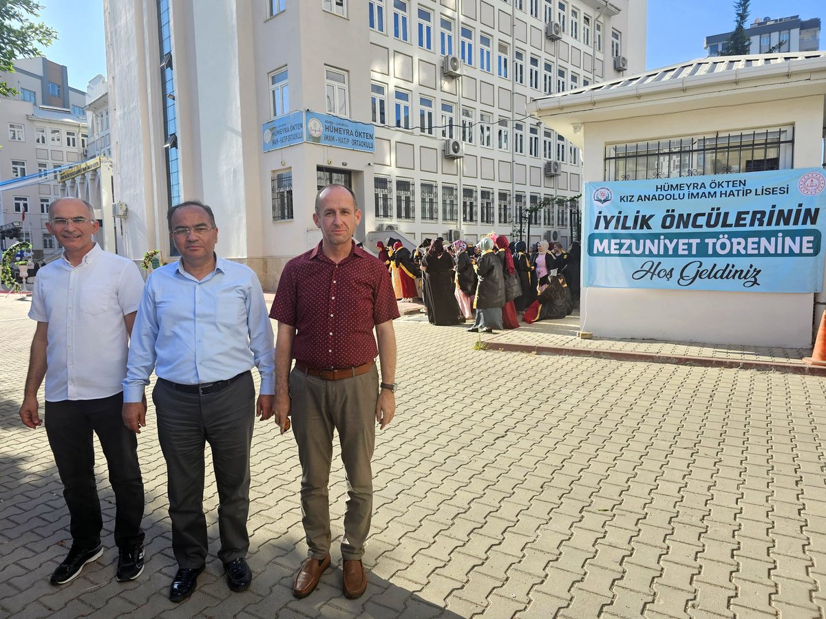 AdimDer01's tweet photo. Hümeyra Ökten Proje Kız İHL öğrencilerinin mezuniyet programına katıldık.
Kiminin 8 yıl, kimininse 4 yıl eğitim gördüğü birbirinden değerli ve başarılı, yeni bir dünyanın inşası için çok çalışan, Gazze'ye umut olan kız öğrencilerimizin bu anlamlı mezuniyet heyecanına şahit olduk. https://t.co/GAzVzGYPhV