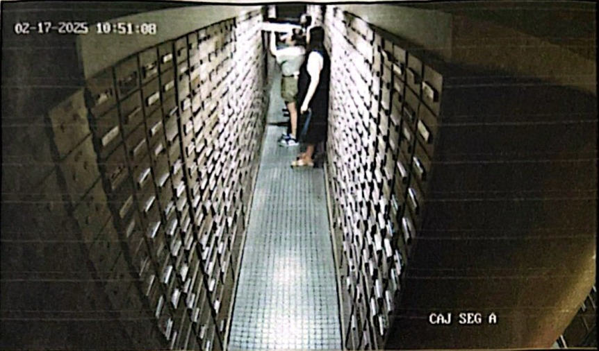 Banco Galicia de la sucursal Martínez: es ahí donde están las 2 cajas de seguridad que MAURICIO NOVELLI abrió el 4 de febrero y su madre y hermana VACIARON 3 DÍAS DESPUÉS de la estafa LIBRA (17 de febrero). 
Ambas accedieron a las cajas con la autorización de Novelli.
No es el