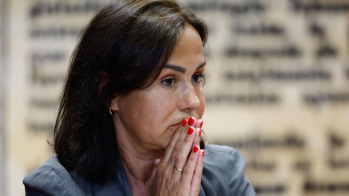 pabloharour's tweet image. 🔴 ÚLTIMA HORA I El marido de Pardo de Vera facturó 22 millones vendiendo pisos de lujo en terrenos de Adif mientras ella era jefa de Construcción eldebate.com/espana/2025062…