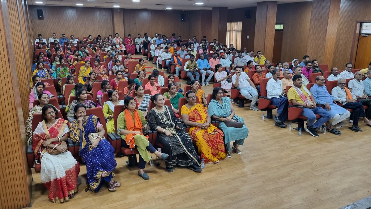 BJP JHARKHAND (@bjp4jharkhand) on Twitter photo आज सरायकेला-खरसावां में कांग्रेस के तानाशाही के प्रतीक आपातकाल के काले अध्याय पर आयोजित संगोष्ठी को केंद्रीय मंत्री श्रीमती <a href="/Annapurna4BJP/">Annapurna Devi</a> जी ने संबोधित किया।
इस दौरान उन्होंने इस काले अध्याय की विभीषिका को स्मरण किया, आपातकाल भारतीय लोकतंत्र के इतिहास का सबसे काला दौर था, जब आज सरायकेला-खरसावां में कांग्रेस के तानाशाही के प्रतीक आपातकाल के काले अध्याय पर आयोजित संगोष्ठी को केंद्रीय मंत्री श्रीमती <a href="/Annapurna4BJP/">Annapurna Devi</a> जी ने संबोधित किया।
इस दौरान उन्होंने इस काले अध्याय की विभीषिका को स्मरण किया, आपातकाल भारतीय लोकतंत्र के इतिहास का सबसे काला दौर था, जब