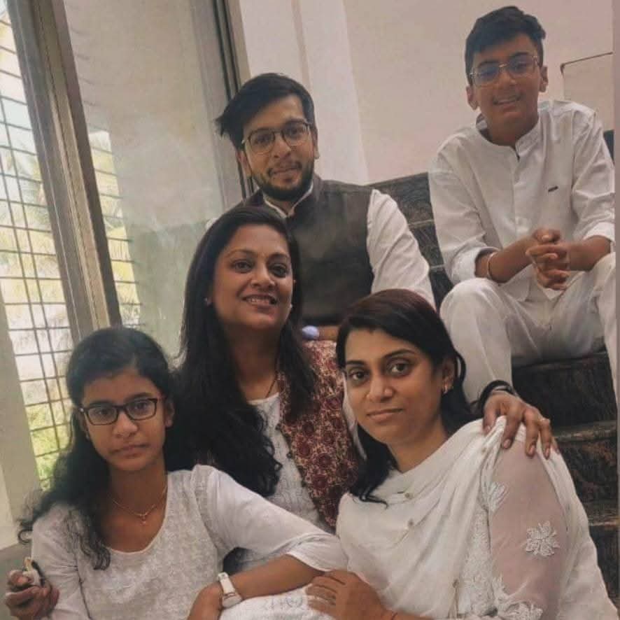 URupwate's tweet photo. Happy Birthday Dearest Unnati Chaudhari ❤️ 

Your smile, positivity and ability to love others selflessly are your biggest strengths✌️

Love You😇 
Proud of You Little Sis 🙂

#utkarsharupwate 
#khiroda https://t.co/D9hbCduDNK