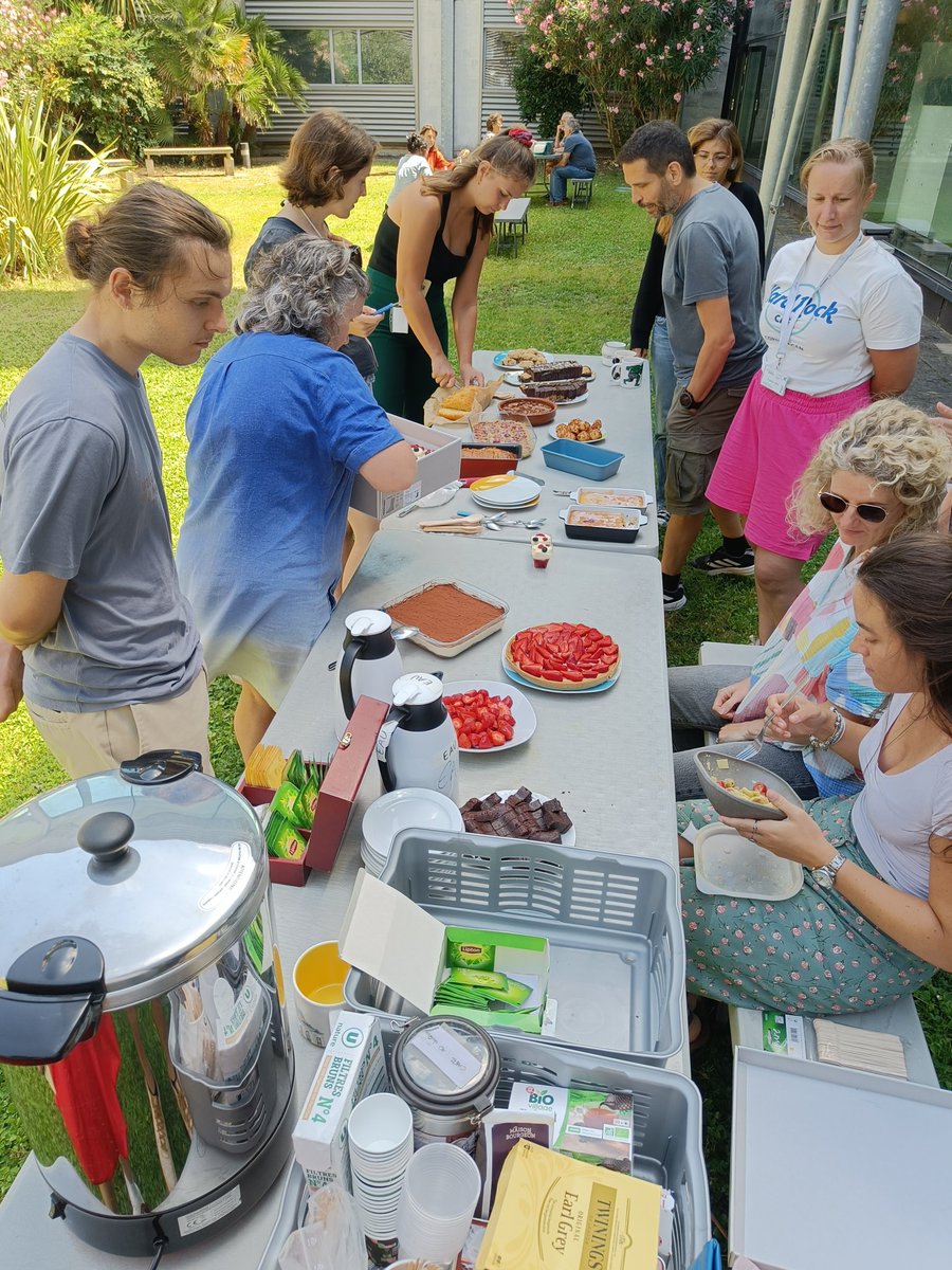 Long time no tweet... Super nice day today for the Café Jeudi, organized by Equipé Cota ☕🍓🍰🥐