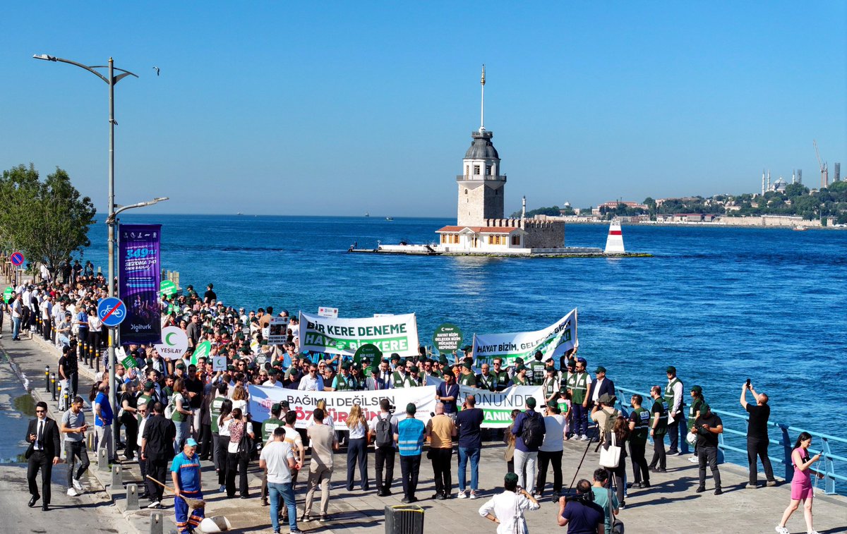 Bugün Yeşilay’ın düzenlediği Uyuşturucuyla Mücadele Günü kapsamında çok anlamlı bir yürüyüşte yer aldık.

Bir gencimizin bile karanlıkla buluşmaması, bir annenin daha gözyaşı dökmemesi için hep birlikte yürüdük.

Uyuşturucuya karşı tek yürek olursak başarabiliriz. Bu mücadelede