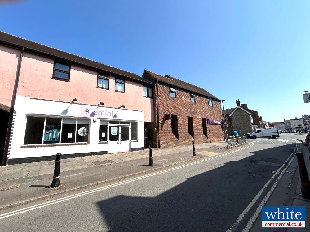 Now Available: 6-6A Causeway, Bicester - 1,215 sq ft class e ground floor premises available to let. #Bicester #ToLet #Office #Retail #WhiteCommercial whitecommercial.search-prop.com/properties/304…