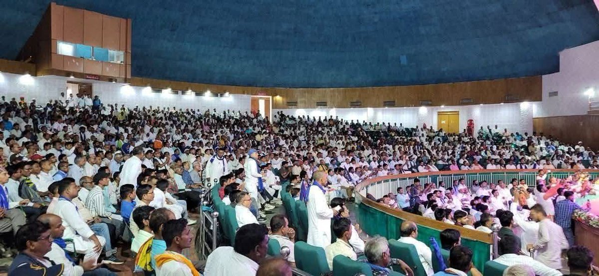 छत्रपति साहूजी महाराज की जयन्ती के अवसर पर बीएसपी के मुख्य राष्ट्रीय को-ऑर्डिनेटर श्री आकाश आनन्द की जनसभा में उमड़ा जनसैलाब।

बिहार में बीएसपी जमीनी स्तर पर उतर चुकी है।

बिहार में बहुजन समाज बीएसपी को सत्ता की मास्टर चाबी दे दे,बिहार से जातिवाद और गरीबी को हम खत्म करेंगे।