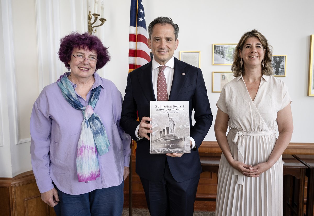 Honored to meet the co-editors of Hungarian Roots &amp; American Dreams, Fulbright alumna Dr. Anna Fenyvesi and Réka Bakos. Their book beautifully captures the personal stories of Hungarian emigration to the United States—a living bridge between our histories. 🇺🇸🇭🇺