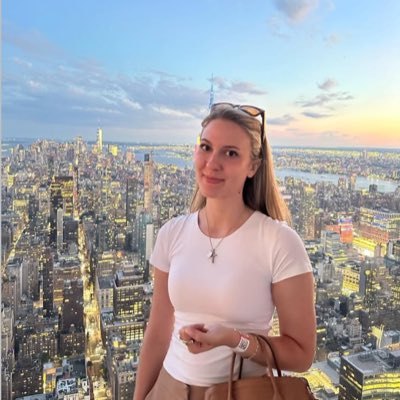 ChloeThompsonFx's tweet photo. Sometimes I feel like the queen of NYC 💕 https://t.co/asI3vcxQ1U
