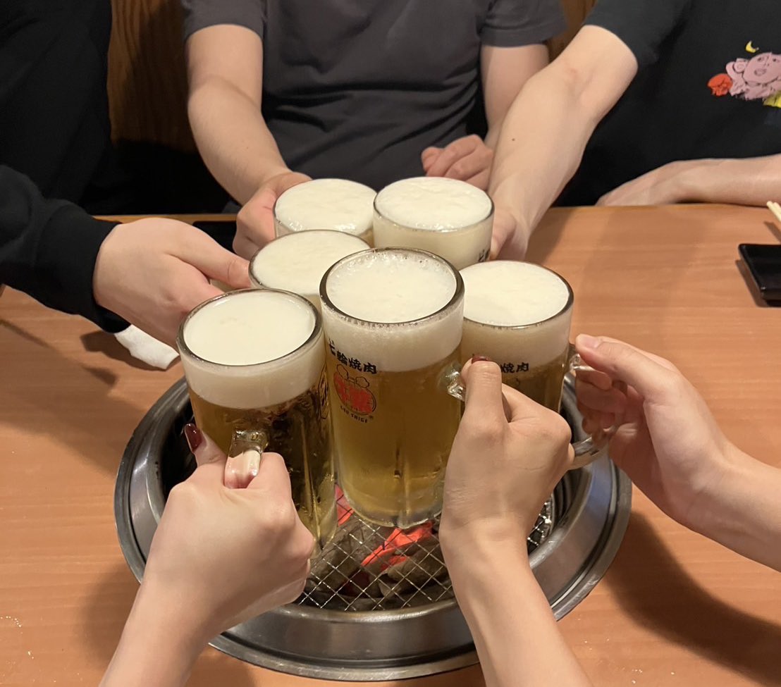 木曜日お疲れ様でした🌳
今日は同期会🥩🍺
自分以外営業メンバーで、普段関わることが少ないのでとても嬉しい♩
明日って金曜日ですか？^_^、