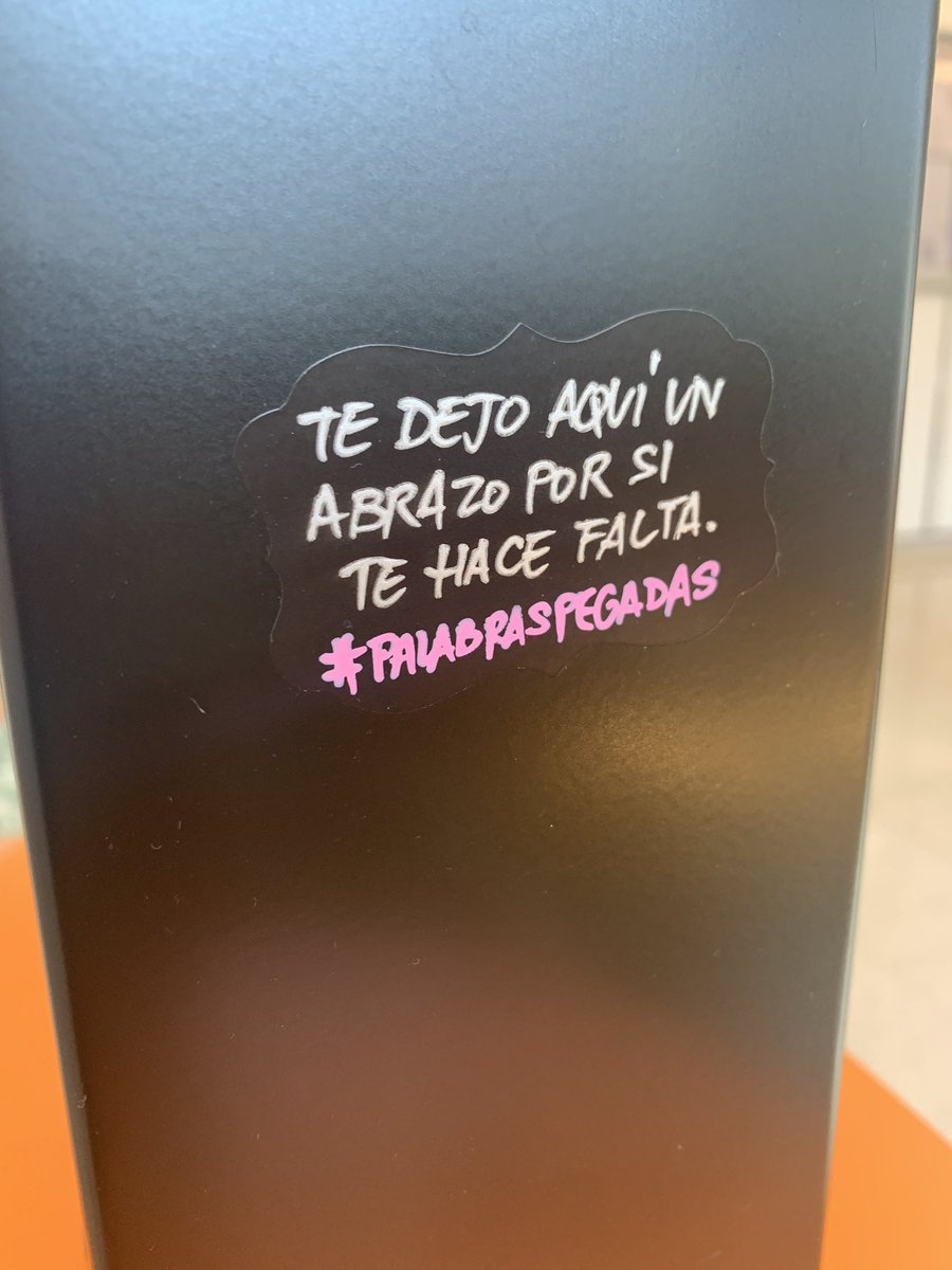 #palabraspegadas maravilla encontrarte esto en los centros de salud públicos de cataluña😍