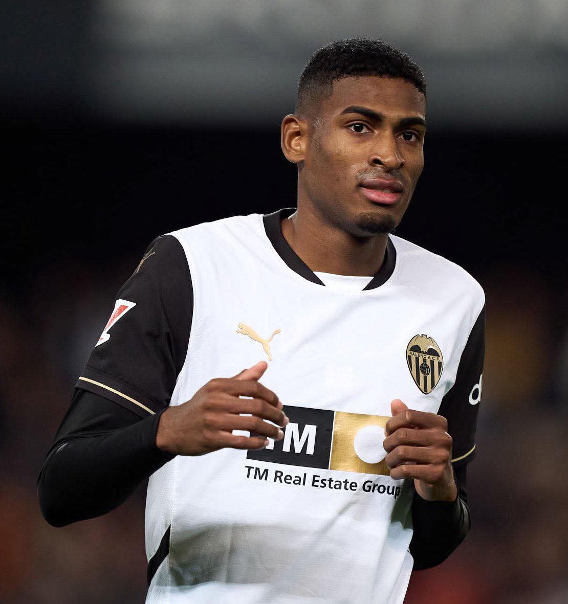 Sahal242's tweet photo. 🚨 Arsenal working on deal to sign Cristhian Mosquera from Valencia. 20yo currently #AFC preferred option to strengthen at centre-back. Entering final 12 months of contract + interest from other clubs too. https://t.co/igTqf8IRqj