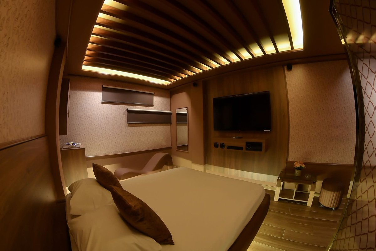 laposadasuites's tweet photo. 💛 E S E N C I A 💛

Servicios:
🟤 Cama queen size
🟤 Tina de baño
🟤 Ducha española
🟤 Sillón Tántrico
🟤 Aire Acondicionado
🟤 Cable y canal privado
🟤 Smart tv 50 4k uhd
🟤 Netflix
🟤 Wifi
🟤 Estacionamiento privado https://t.co/pgewcMsXpY