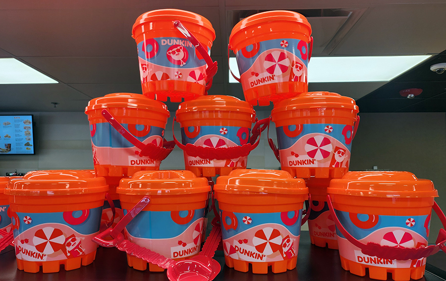 goshzilla2000's tweet photo. New Dunkin Buckets just arrived: https://t.co/JVXfWfFgN4 https://t.co/NJ03OhqvBx