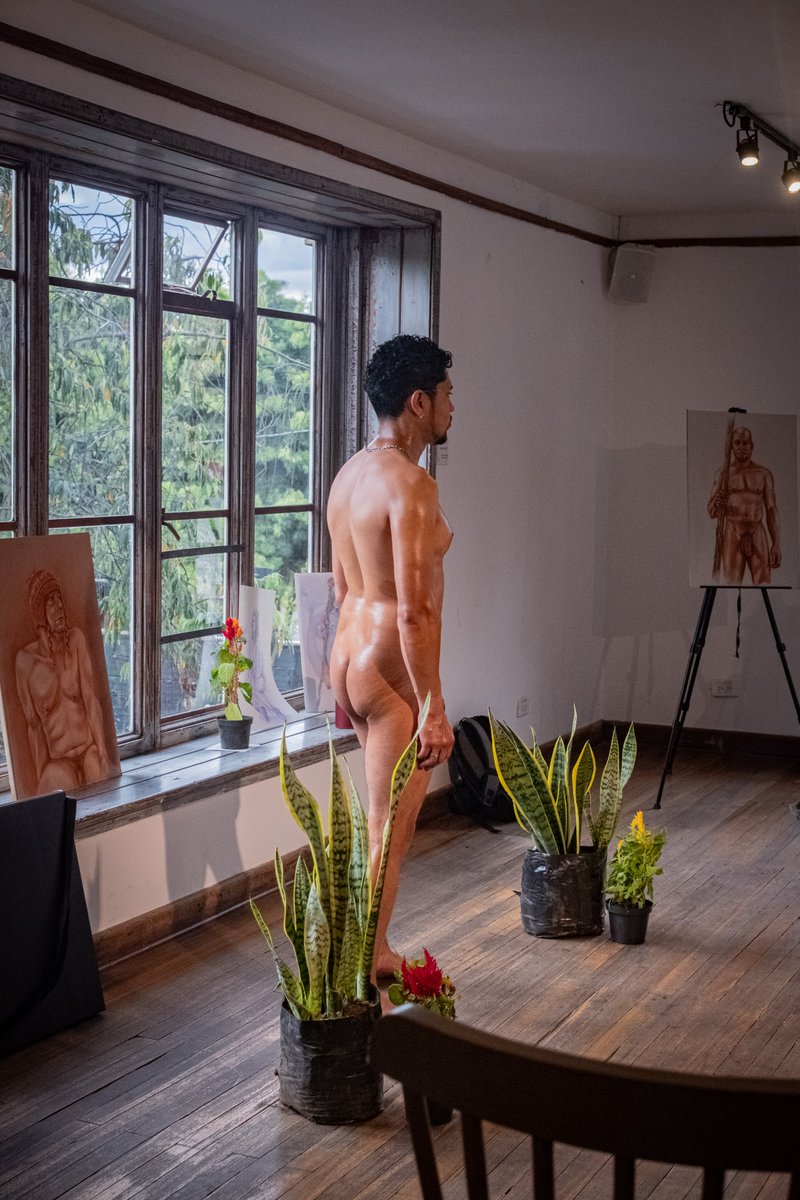Nudemodelbogota's tweet photo. fotos tomadas por @pitchfotos durante la sesion de #dibujoartistico con la @UniversidadEan
y el apoyo de @brigittelgb
si necesitas un #modelomasculino para tus #dibujos clases de #figurahumana #obraadearte #fotos o #bodypainting escribeme y conoce mis tarifas #dibujoanatomico https://t.co/zvHtHIXpmP