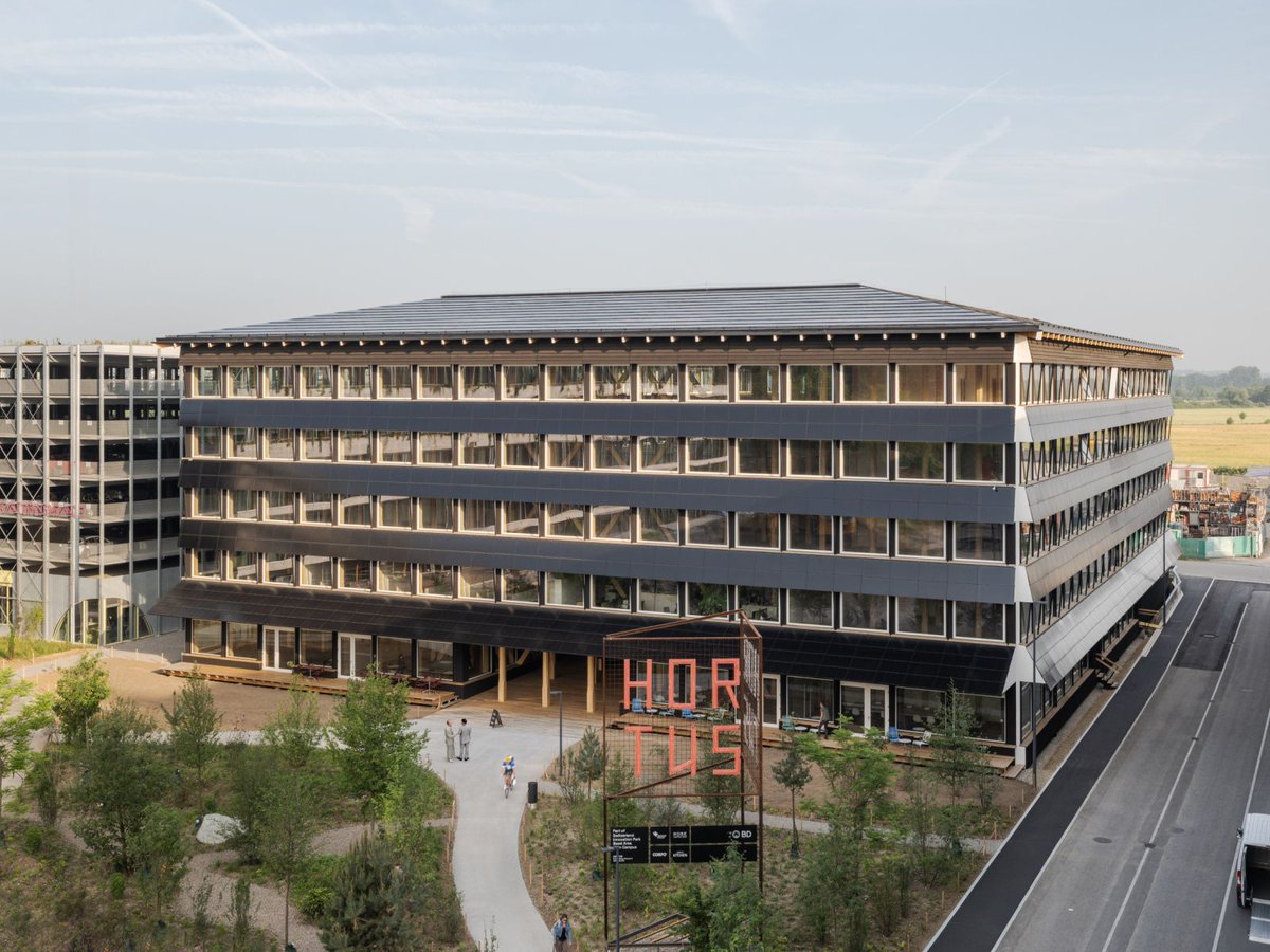 swissinnova's tweet image. 🌱 Where sustainability meets innovation: HORTUS is now open at @parkbaselarea !
The building sets a new standard for sustainable innovation and it’s already fully leased, among others by @swiss_as and @BDandCo.
🔗 Read more: linkedin.com/feed/update/ur…
© Visuals: @HerzogdeMeuron