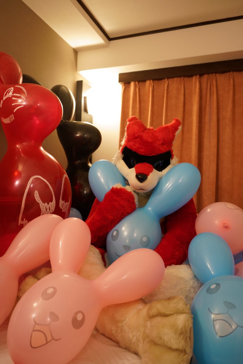 #FursuitFriday 
#FursuitsFriday 
#Looner 
#LoonerFur 
Photo by <a href="/balloonfoxy/">風狐</a>