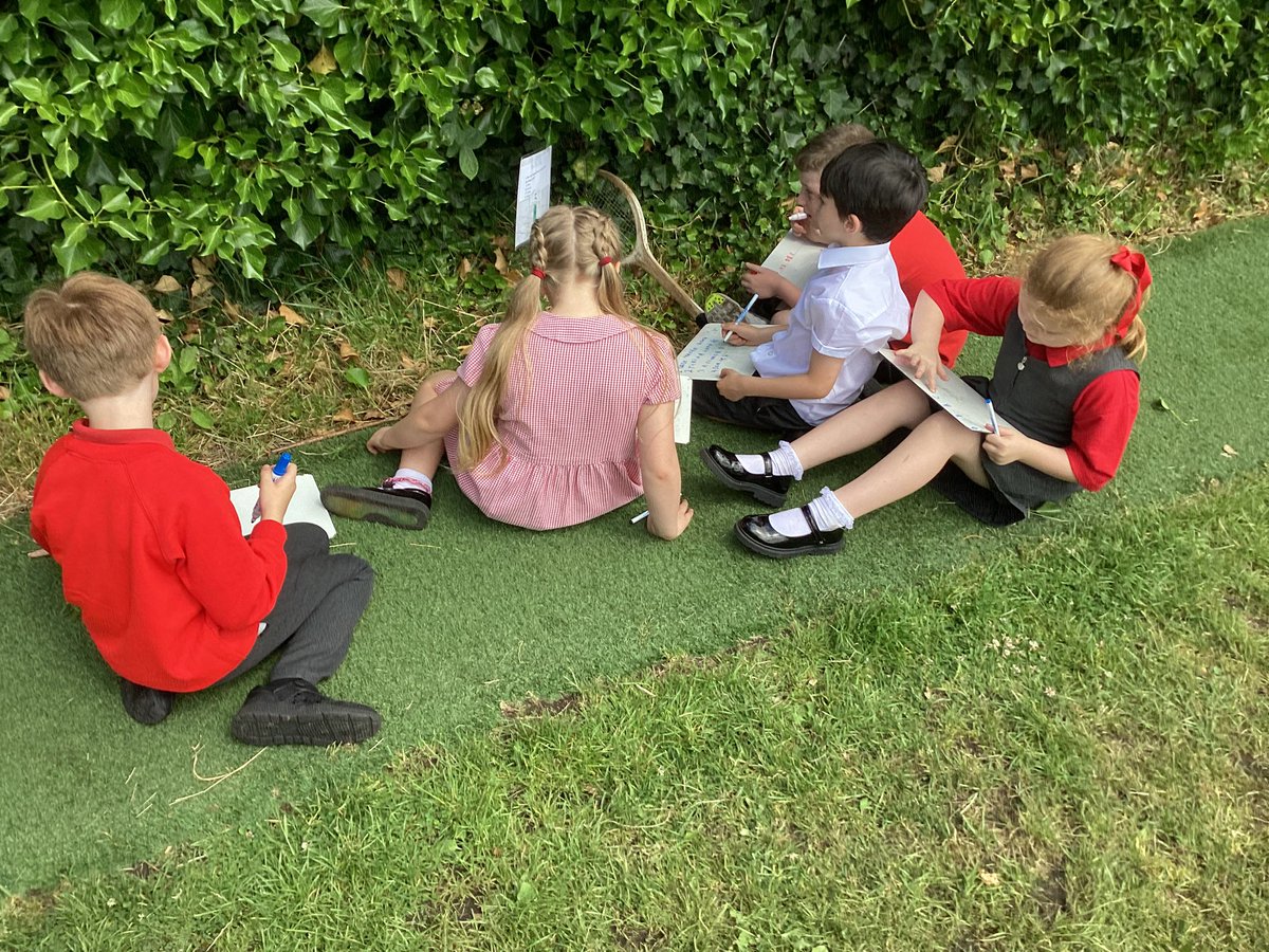 Day 3 of Houses Week was Neverland Day! We had fun with Peter Pan puppets and did a treasure hunt with Miss Smith plus we looked super smart for our school  photographs! #housesweek #Neverland #year3