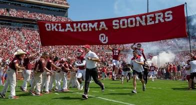 JrSaunders8's tweet image. After a great conversation with @OU_CoachB I’m blessed to receive an offer from The University Of Oklahoma @CoachVenables @OU_Football @CoachMatteo_WFS @WoodberryFB @adamgorney @RCorySmith