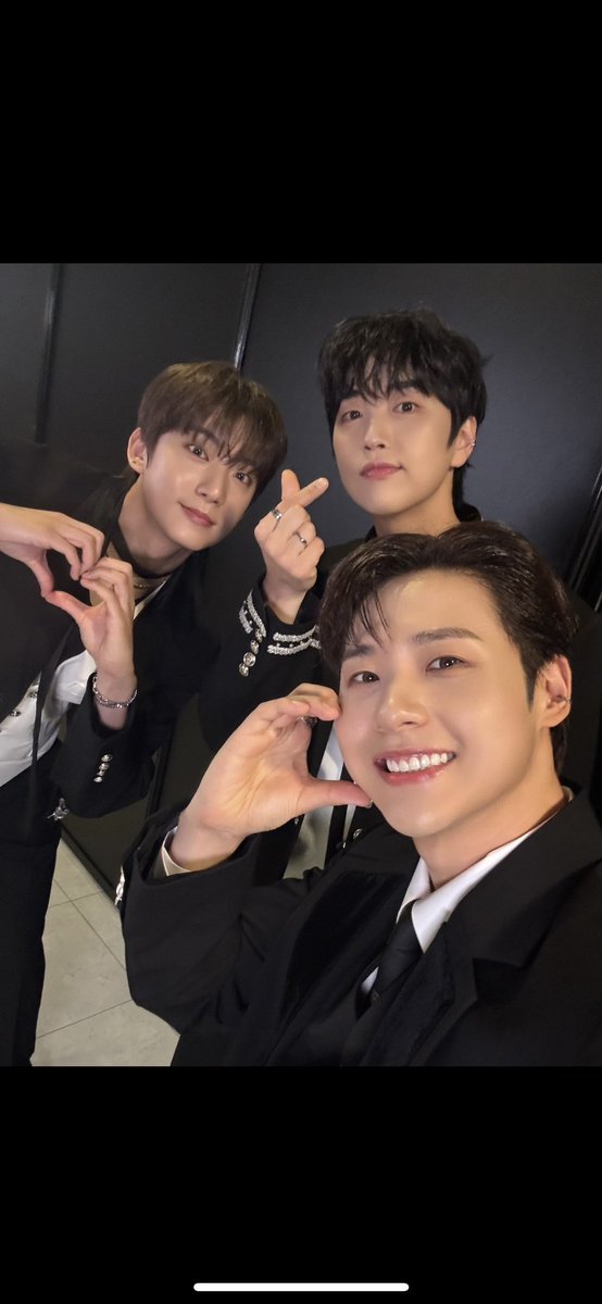 panmameo's tweet photo. 日本デビュー13周年おめでとう🎉

#B1A4_JAPAN_13TH_ANNIV
これからも変わらず応援してるよ🥰
#いつも心にB1A4💕
３人の絆３人のワチャワチャが大好きです。
沢山、日本で会える機会が増えると嬉しいです。🥰 https://t.co/7NPiEwFui7