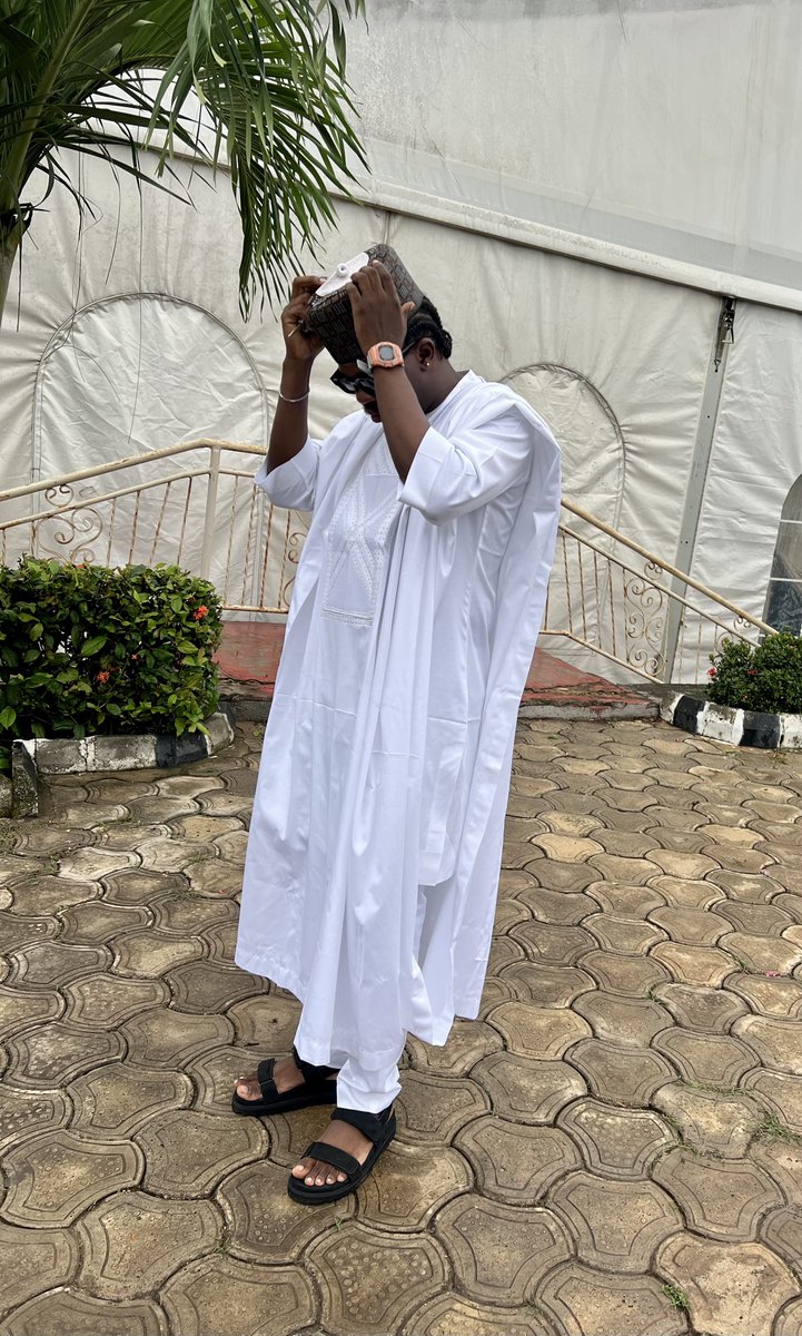 MkoTheComedian's tweet image. Dodoyo go think say BOBO wey no do pass himself for Almajiri no get money 

Ur eyes go soon clear 🤝😅