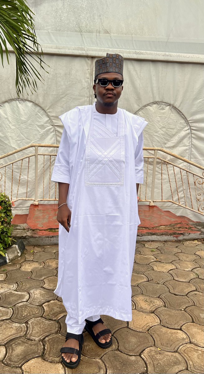 MkoTheComedian's tweet image. Dodoyo go think say BOBO wey no do pass himself for Almajiri no get money 

Ur eyes go soon clear 🤝😅