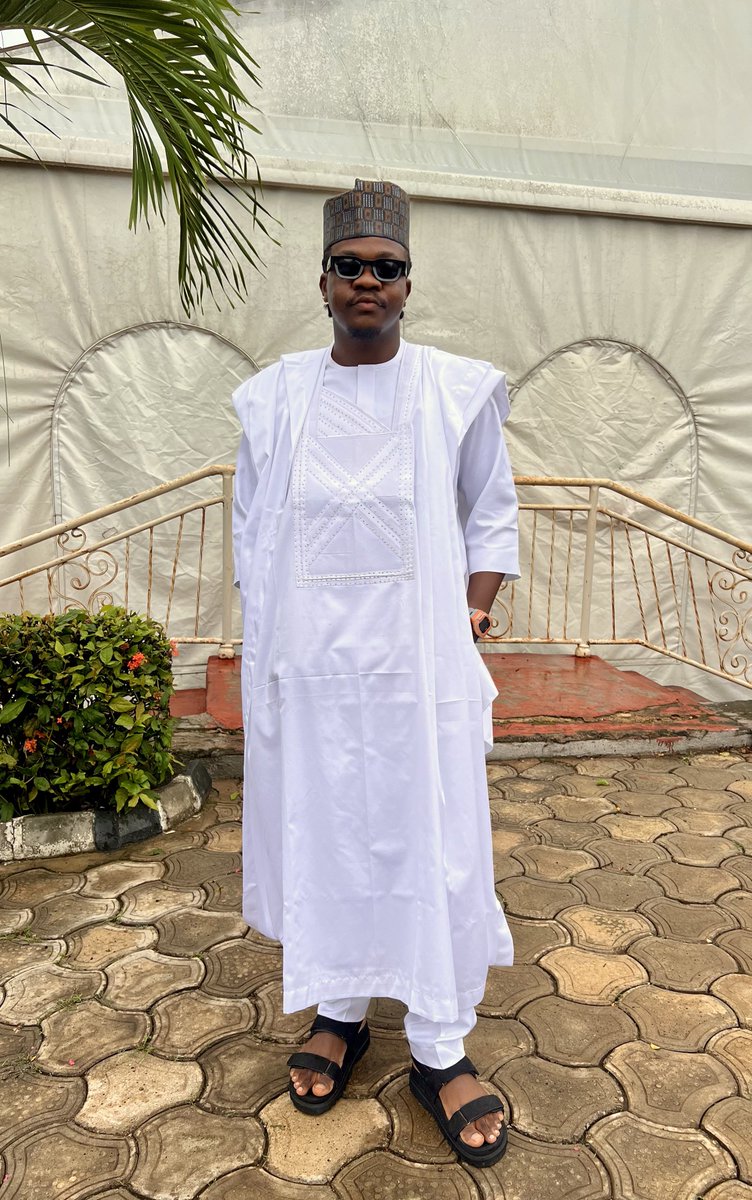 MkoTheComedian's tweet image. Dodoyo go think say BOBO wey no do pass himself for Almajiri no get money 

Ur eyes go soon clear 🤝😅