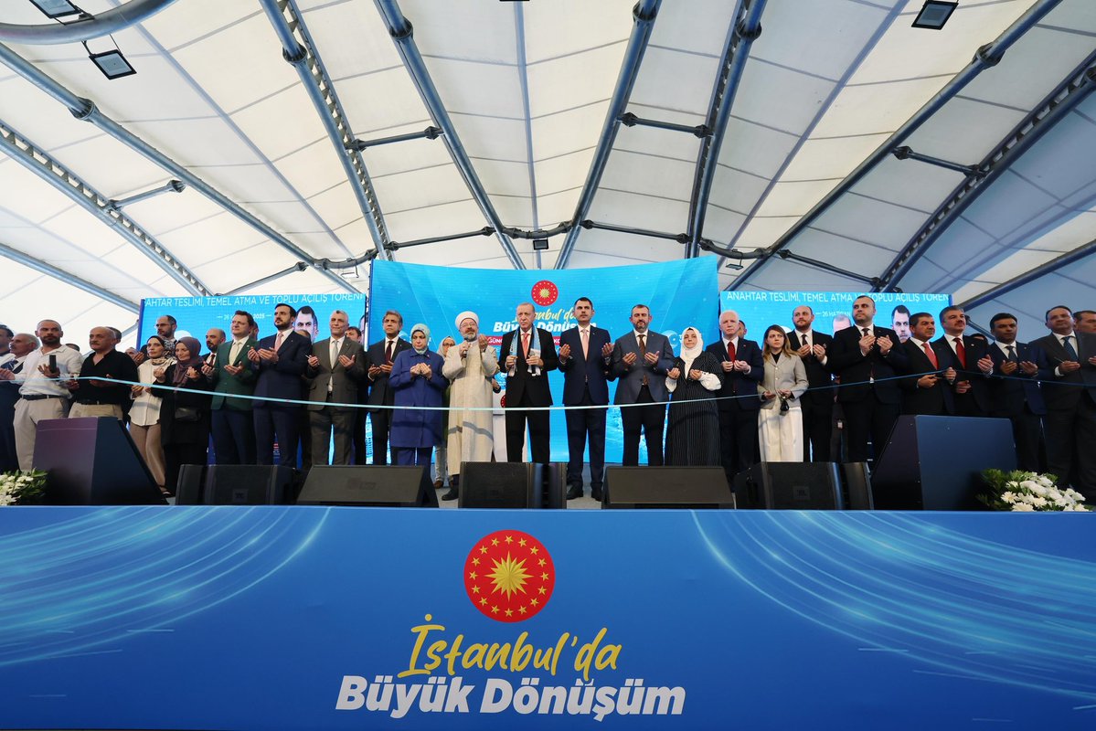 Murat KURUM (@murat_kurum) on Twitter photo İstanbul’u deprem tehdidinden kurtarmadan durmayacağız!
Cumhurbaşkanımız Sayın <a href="/RTErdogan/">Recep Tayyip Erdoğan</a>’ın teşrifleriyle bugün Tozkoparan’da dönüştürdüğümüz
📌 7️⃣9️⃣8️⃣ yuva ve iş yerimizi teslim ettik,
📌 1️⃣1️⃣3️⃣2️⃣ konut ve dükkanımızın temellerini attık.
İstanbul’a, Güngören’e hayırlı İstanbul’u deprem tehdidinden kurtarmadan durmayacağız!
Cumhurbaşkanımız Sayın <a href="/RTErdogan/">Recep Tayyip Erdoğan</a>’ın teşrifleriyle bugün Tozkoparan’da dönüştürdüğümüz
📌 7️⃣9️⃣8️⃣ yuva ve iş yerimizi teslim ettik,
📌 1️⃣1️⃣3️⃣2️⃣ konut ve dükkanımızın temellerini attık.
İstanbul’a, Güngören’e hayırlı