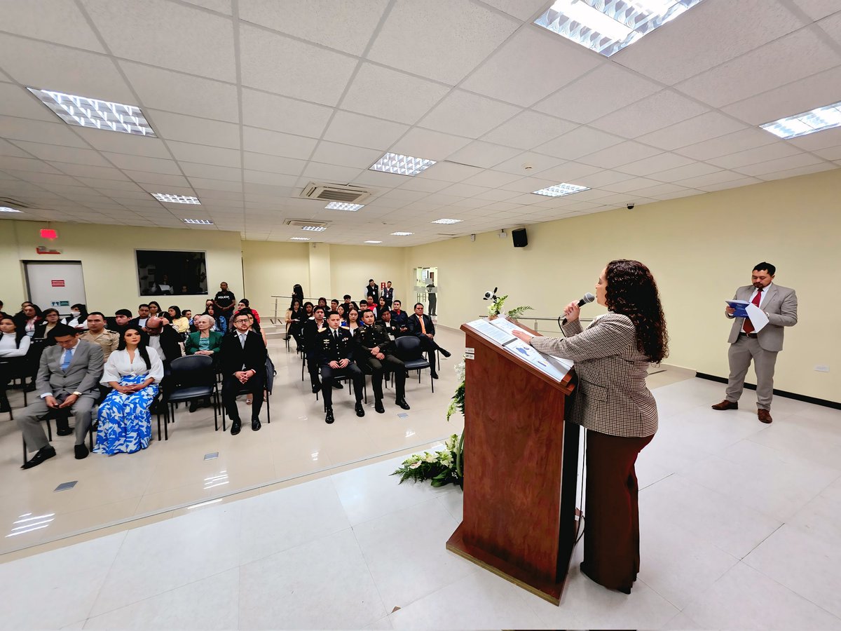 ECU911Ambato's tweet photo. 🔴AHORA | @JManceroE, Coordinadora Zonal 3 del @ECU911_, presenta el acto de rendición de cuentas correspondiente al año 2024.

📺 Conéctese a la transmisión en vivo a través de YouTube: https://t.co/YP6CYsv6MR

🗣️ "La transparencia es el pilar de una democracia participativa. En esta gestión, informar a la ciudadanía es parte de nuestro compromiso", afirmó @@JManceroE,

#ECU911BrindaSeguridadIntegral