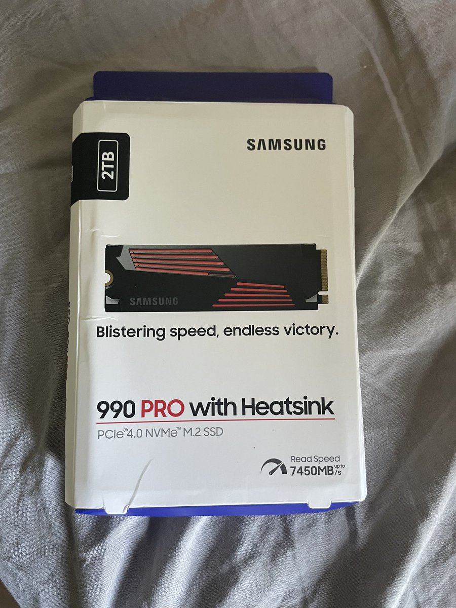 Merci <a href="/RocketBaguette/">Rocket Baguette</a> pour le ssd VOUS RÉGALEZ 🙌 ( il c enkuler pendant le transport mais chill )