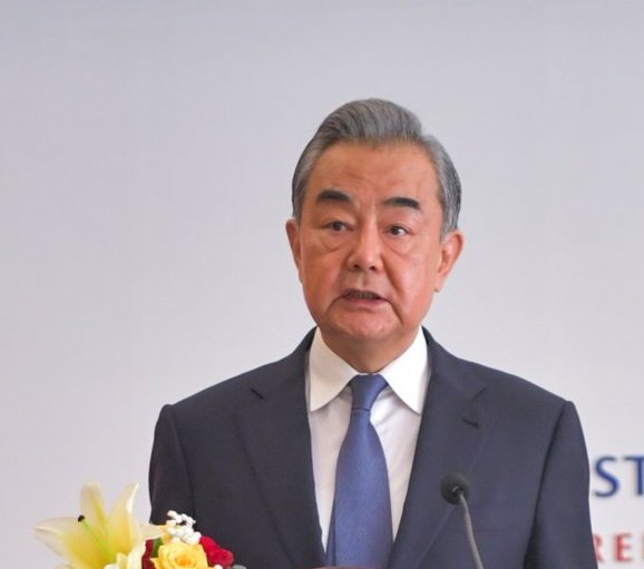 🇨🇳
عـــــــــــــــــاجل
🔴وزير الخارجية الصيني وانغ يي:

♦️ بكين ملتزمة دائما بمقاومة عودة العالم إلى "قانون الغاب"

♦️ نعيش في عصر العولمة والجنوب العالمي ينهض جماعيا والهيكل الدولي يتجه نحو التعددية القطبية

♦️ المواجهة التكتلية أصبحت عتيقة الطراز