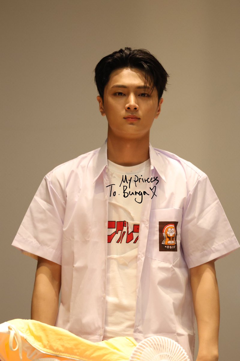 bung ๐ณ (@drljn23) on Twitter photo 250626 ์ ํ๋ฎค์ง ๋๋ฉด ํฌ์ฌ
Ketua OSIS nih bang Jay
#ENHYPEN #JAY #DESIRE_UNLEASH <a href="/ENHYPEN/">ENHYPEN OFFICIAL</a> 250626 ์ ํ๋ฎค์ง ๋๋ฉด ํฌ์ฌ
Ketua OSIS nih bang Jay
#ENHYPEN #JAY #DESIRE_UNLEASH <a href="/ENHYPEN/">ENHYPEN OFFICIAL</a>