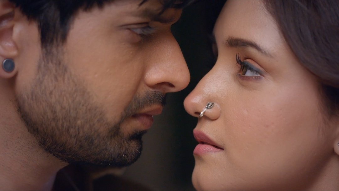 Madman0297's tweet photo. “Woh pal jab aankhon ne dil ki baat keh di… 🤩❤️
#RachiSharma |#AamiDaakini | |#HiteshBharadwaj |#ThisScene https://t.co/T4MdTSOjL5