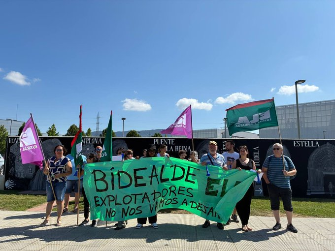 ELANafarroa's tweet photo. 📢No a los 15 despidos en la residencia Bidealde‼️

🔴La empresa se aprovecha de la vulnerabilidad de las migrantes para abaratar costes

❌Promueve el endeudamiento de mujeres en su país de origen para que trabajen en el centro de Zizur en condiciones lamentables https://t.co/8FKrEjpqFW