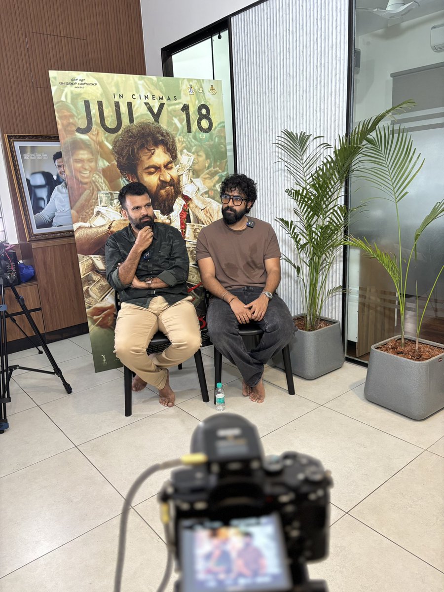 Navikanasu's tweet photo. #EKKA interviews 💥😍

Full interview soon on FDFS NAVEEN SHIVAMOGGA YOUTUBE CHANNEL 

@KRG_Connects @yuva_rajkumar @RohitPadaki https://t.co/9Zw35sZCBj