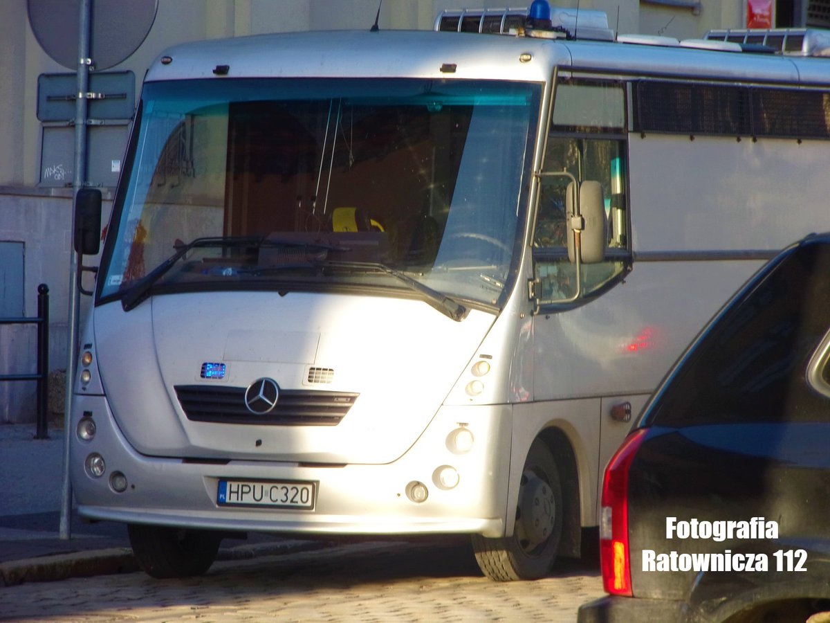 NaPierwszejLini's tweet photo. 🇵🇱
#Policja wyremontowała "DW - duże więźniarki" na podwoziu polskich #Autosan-ów.💪👮🚓🚚🚨🚓
Szczegóły w poniższym linku:
- https://t.co/5xnjd1TSVg
***
#KWPŁódź #Łódź #Łódzkie #AutosanSolina #autobus #policjant #policjanci #radiowozy #WydziałKonwojowy #więźniarka #polskapolicja https://t.co/ySjCuphpKj