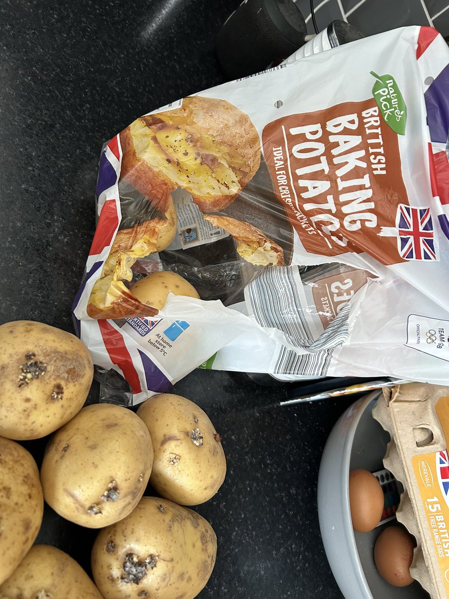 Reggiebell2's tweet photo. Thanks @AldiUK every jacket is rotten and purchased today 
Be getting the veg elsewhere from now on 🤦🏻‍♂️ https://t.co/SvY2Jl2Wph