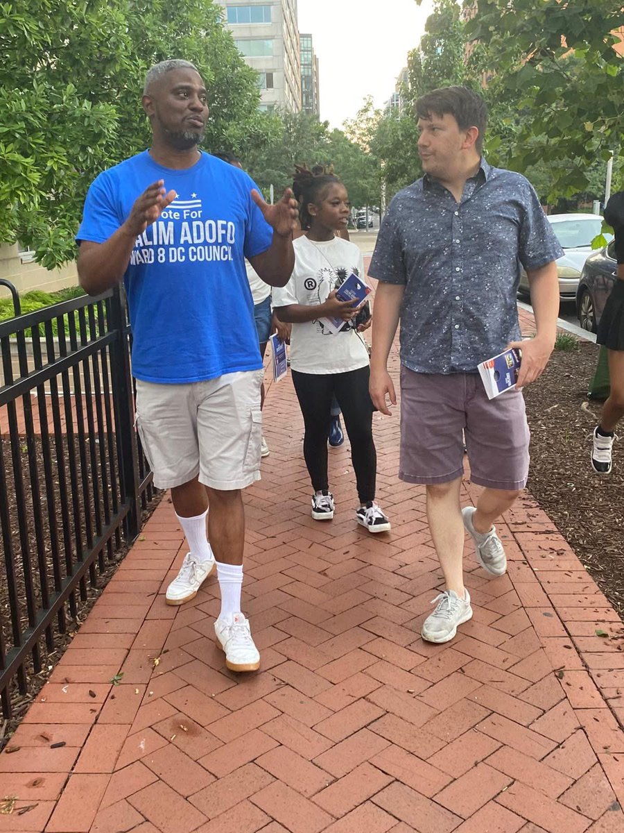 SalimForWard8's tweet image. Thank you to Brian Strege and the incredible Bellevue youth for helping us canvass in Navy Yard yesterday!
This is what coalition building looks like.
This is what it means to unite all of Ward 8—bringing residents from opposite ends of the ward together for a common cause!
