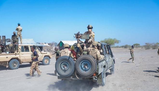 amiina_yuusuf's tweet photo. From Hiiraan to Shabelle, Somali troops are defeating terror with honor.
Their mission: A safer Somalia for all.
🎖️ We salute every soldier in uniform.
#DefendTheNation #SomaliArmy #UnitedAgainstTerror https://t.co/OHIduX3lfB