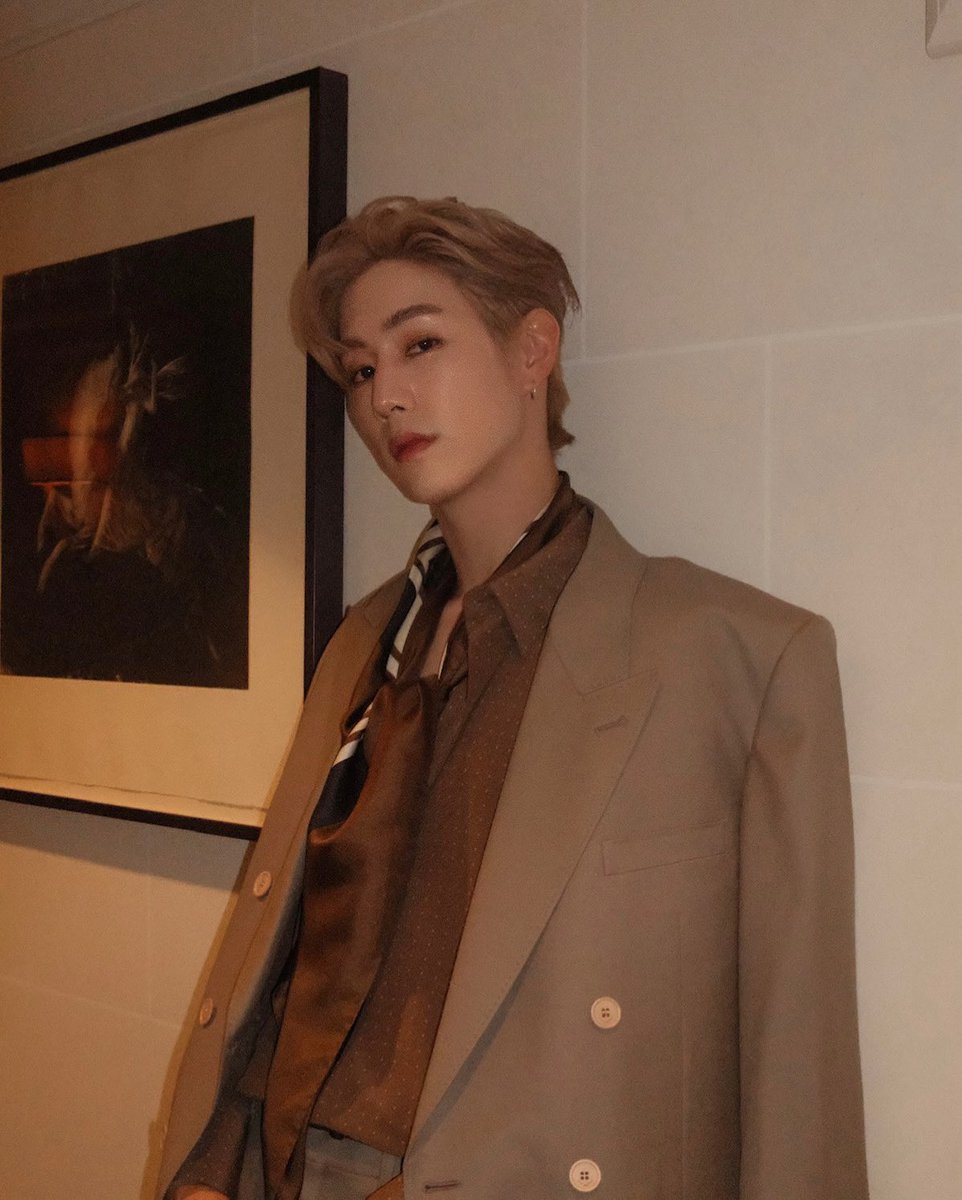 An evening out with Saint Laurent ✨

#MarkTuan #Mark
#마크 #段宜恩 
<a href="/marktuan/">Mark Tuan</a>