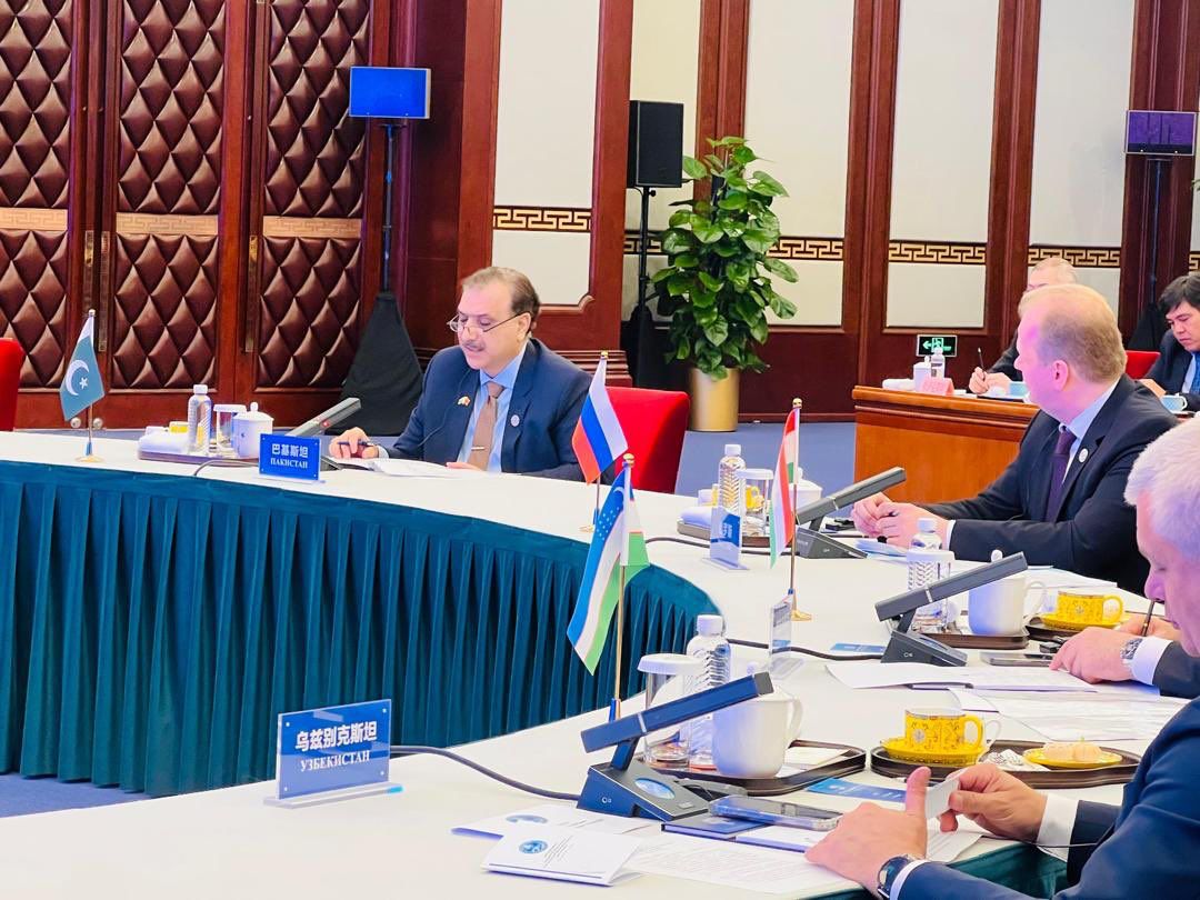 sheikh_hon_yaar's tweet photo. The impact was instant: a rival delegation, previously vocal, went silent under the weight of Lt-Gen Asim Malik's fact-based barrage. His confident presentation of evidence over rhetoric completely flipped the script.
#AjitDevolFailed https://t.co/susrIU5ryE