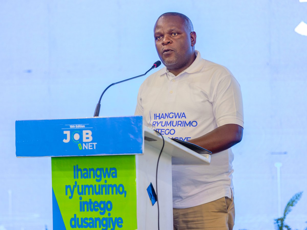 CityofKigali's tweet image. Umuyobozi w'Umujyi wa Kigali Wungirije ushinzwe Ibikorwa Remezo n'Imiturire Dusabimana Fulgence yavuze ko #KigaliJobNet2025 ari umwanya udasanzwe wo guhuza amahirwe, ubushobozi n’ibitekerezo bigamije iterambere rirambye ry’abaturage, cyane cyane urubyiruko.

Yagize ati: " #JobNet