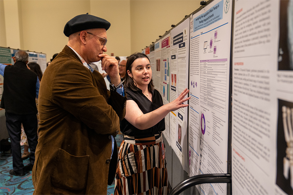UTRGVNewsroom's tweet image. From Harvard to Vanderbilt, @UTRGVSOM students are tackling real-world health issues like diabetes, MS & obesity through competitive summer research nationwide — and bringing that knowledge home to the RGV. 🧠💡💪
Read more: utrgv.news/SOMSummerResea…
#UTRGV #MedicalResearch