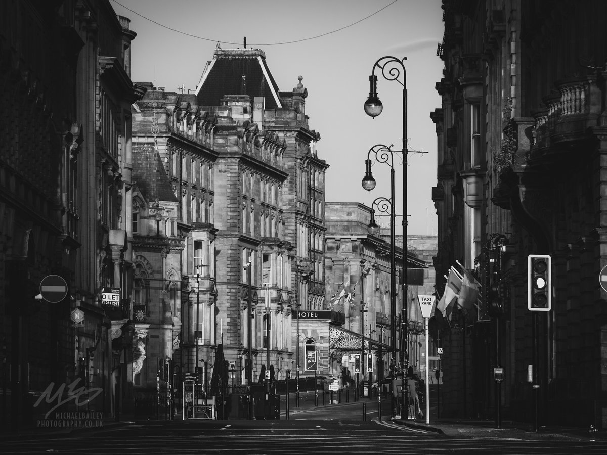 jollybeggars's tweet image. Looking down Collingwood Street to The Royal Station Hotel #Newcastle