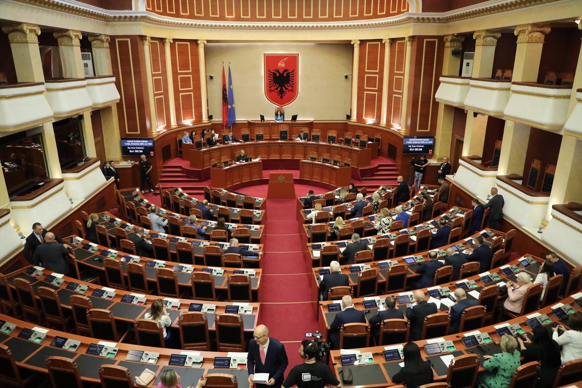Kuvendi miratoi 4 nismat e propozuara nga Ministria e Brendshme:
➡️ “Për përpunimin e informacionit të udhëtimit                              në Republikën e Shqipërisë”;
➡️ “Për zyrën e rikuperimit të aseteve - ARO”;
➡️ “Për kontrollin e kufirit shtetëror”;
➡️ “Për të Huajt”.