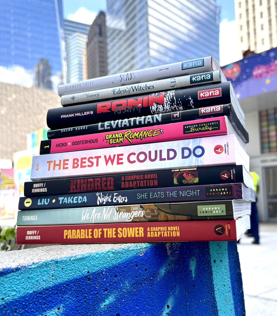 AbramsComicArts's tweet image. ☀️Are you ready for summer and are looking for some great books to read? We have some beach ready and travel friendly paperbacks for you!
#Paperbacks #SummerReads #GraphicNovels
