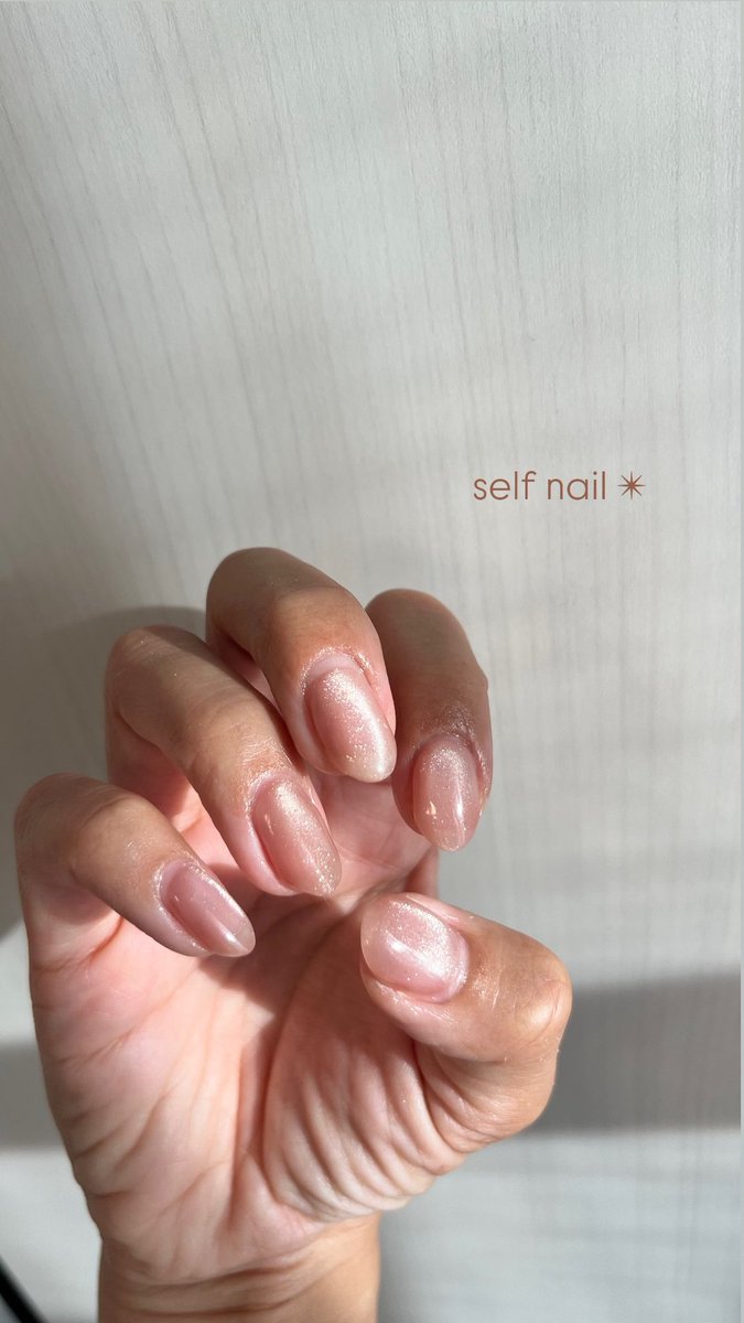 セルフネイル派💅
あってるのかわからんけどマグネットネイル！

セルフネイルの良いところは、取れたり欠けたりした爪の自分だけお直しできること！(10本一気にとなると多大なる体力と気力を消耗する🤣)

そのため、伸びてる爪と、ネイルしたての爪が混在してる💅✴︎

#ブルベ夏