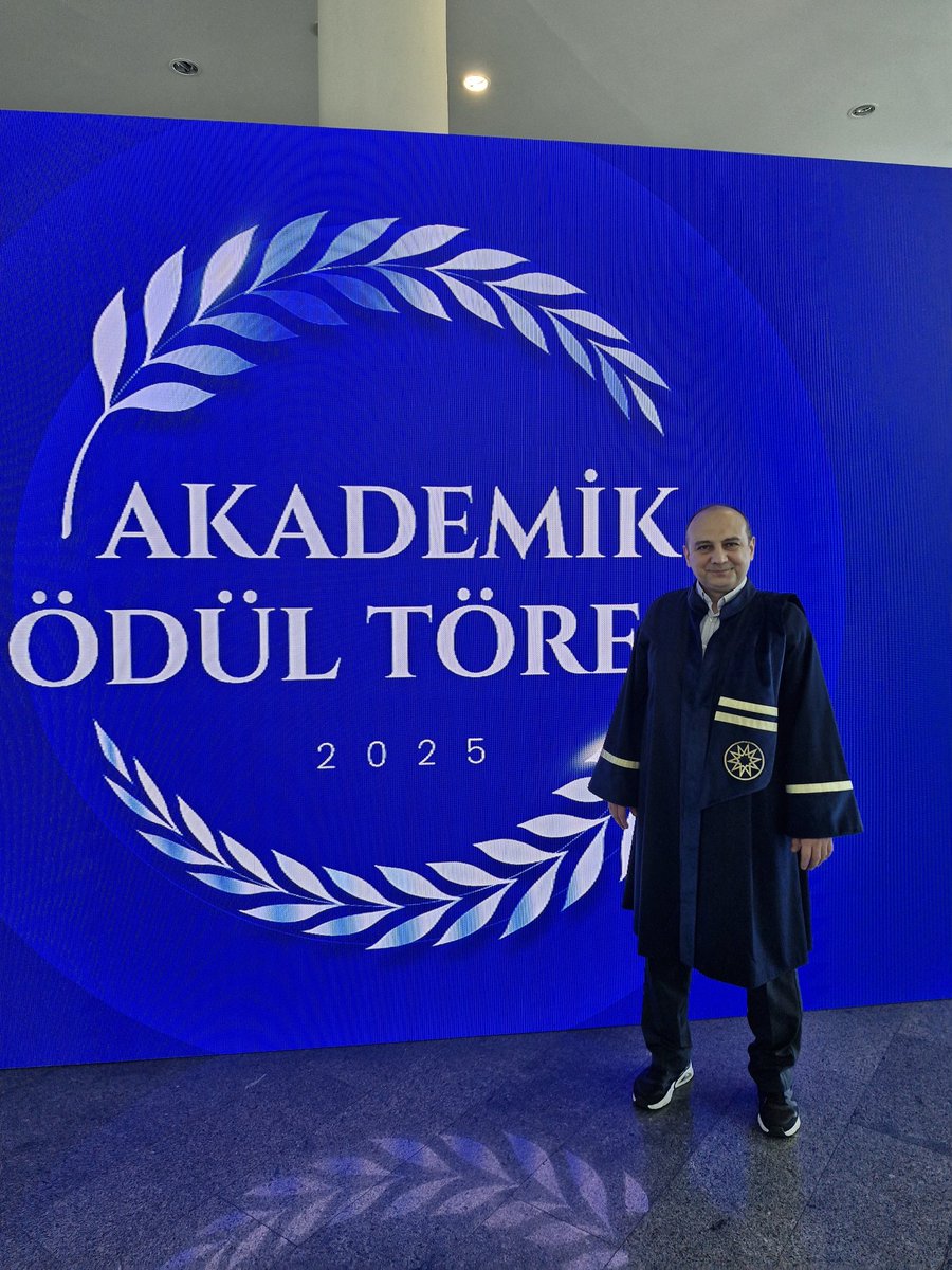 UfukSAKARYA12's tweet photo. Ödüllerimizi aldık ;) 
@ehm_ytu https://t.co/9CmFCLqbgB