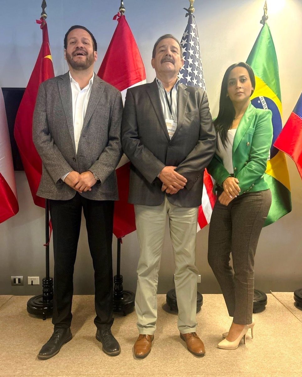 GrupoHidalgoCom's tweet photo. ¡Grupo Hidalgo presente en los eventos del sector!
El General Miguel Hidalgo Medina y nuestros Directivos, Miguel Hidalgo y Patricia Cieza, participaron en el Evento Minero Comercial más importante del 2025 - la Expo Mineros y Proveedores MINPRO 2025.
#GrupoHidalgo #MINPRO https://t.co/e0xQ8kY6XM