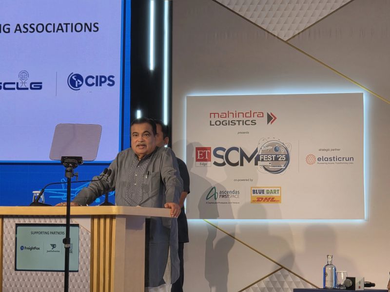 avinashparhi's tweet photo. “By Dec 2025, India’s logistics will look unrecognisable.” — @nitin_gadkari  
What’s coming in just 6M
Multiple Expressways, 24+ MultiModal hubs &amp; barrier-free camera tolling, Logistics cost ↓14 % ➜ < 9 % GDP
Hydrogen &amp; e-trucks rolling out #SCMFest2025 #Logistics #SupplyChain https://t.co/IGkBPyLWWp